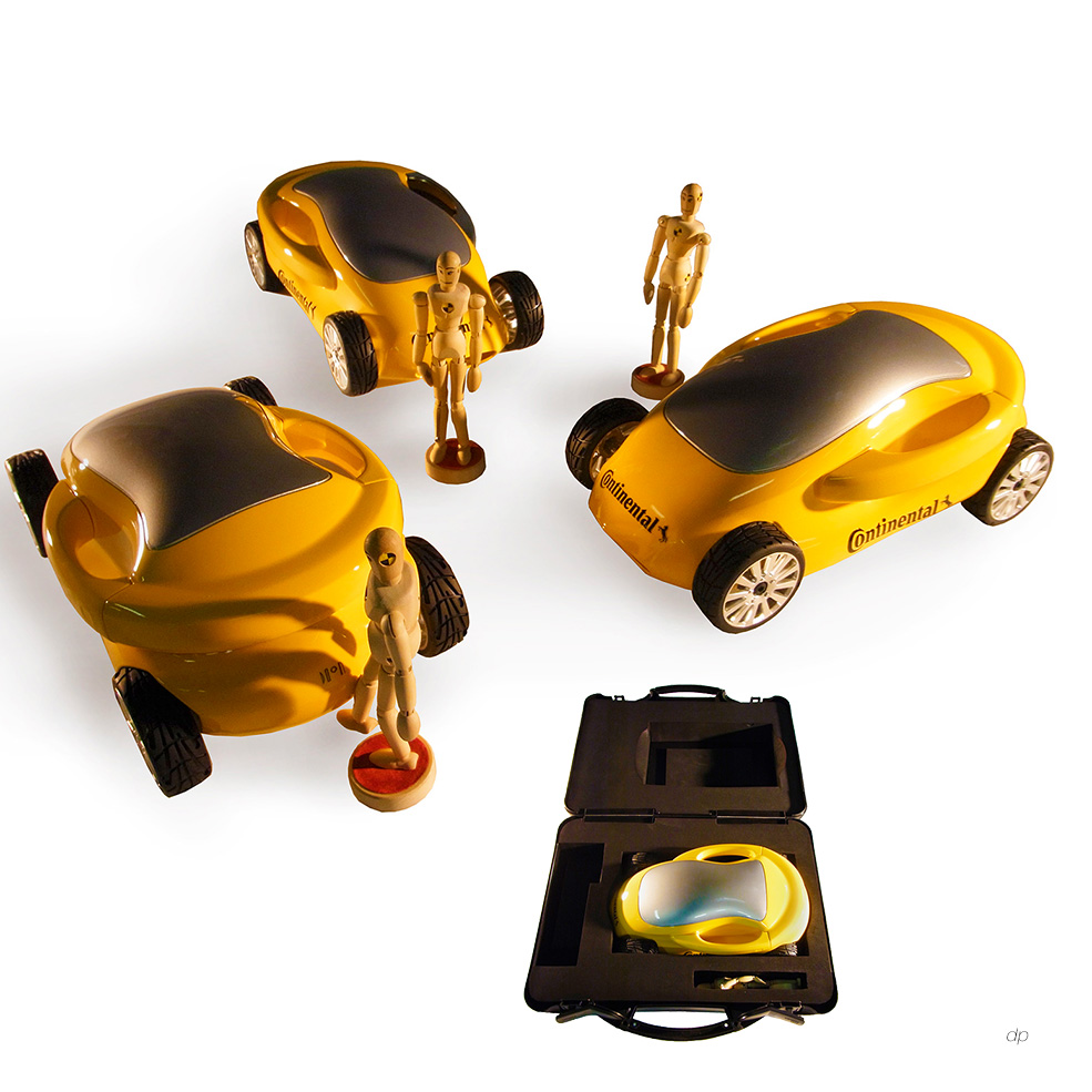 Toy car (Continental automotive), éléments mallette, dummy ...(exposition France/Allemagne/Etats-unis/Japon ...)